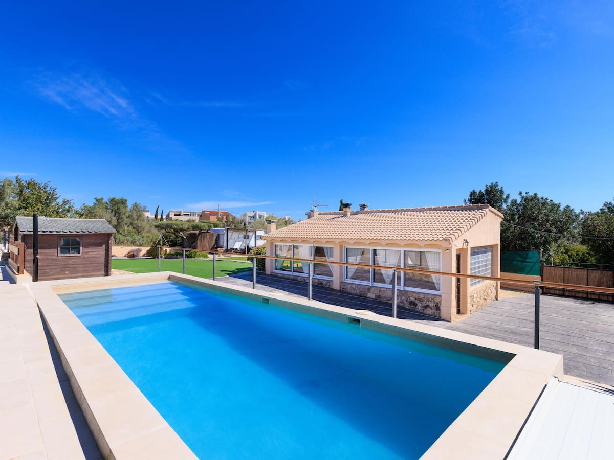 Piscina privada junto a la casa
