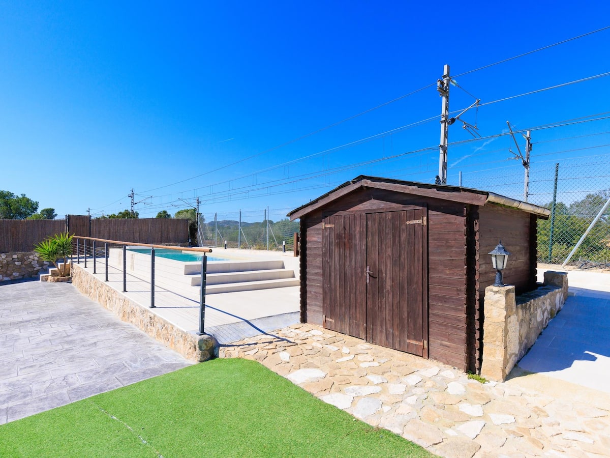 Zona exterior con acceso a la piscina